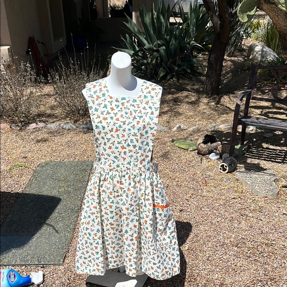 Handcrafted Smock Apron Bluebell Daisy - Picture 1 of 6
